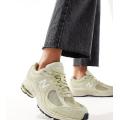 Мужские кроссовки New Balance 2002R - M2002RAL