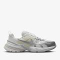 Женские кроссовки Nike V2K Run - FD0736-104