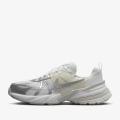 Женские кроссовки Nike V2K Run - FD0736-104